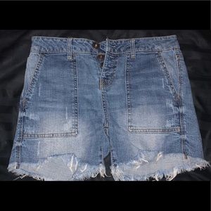Super cute distressed jean shorts!